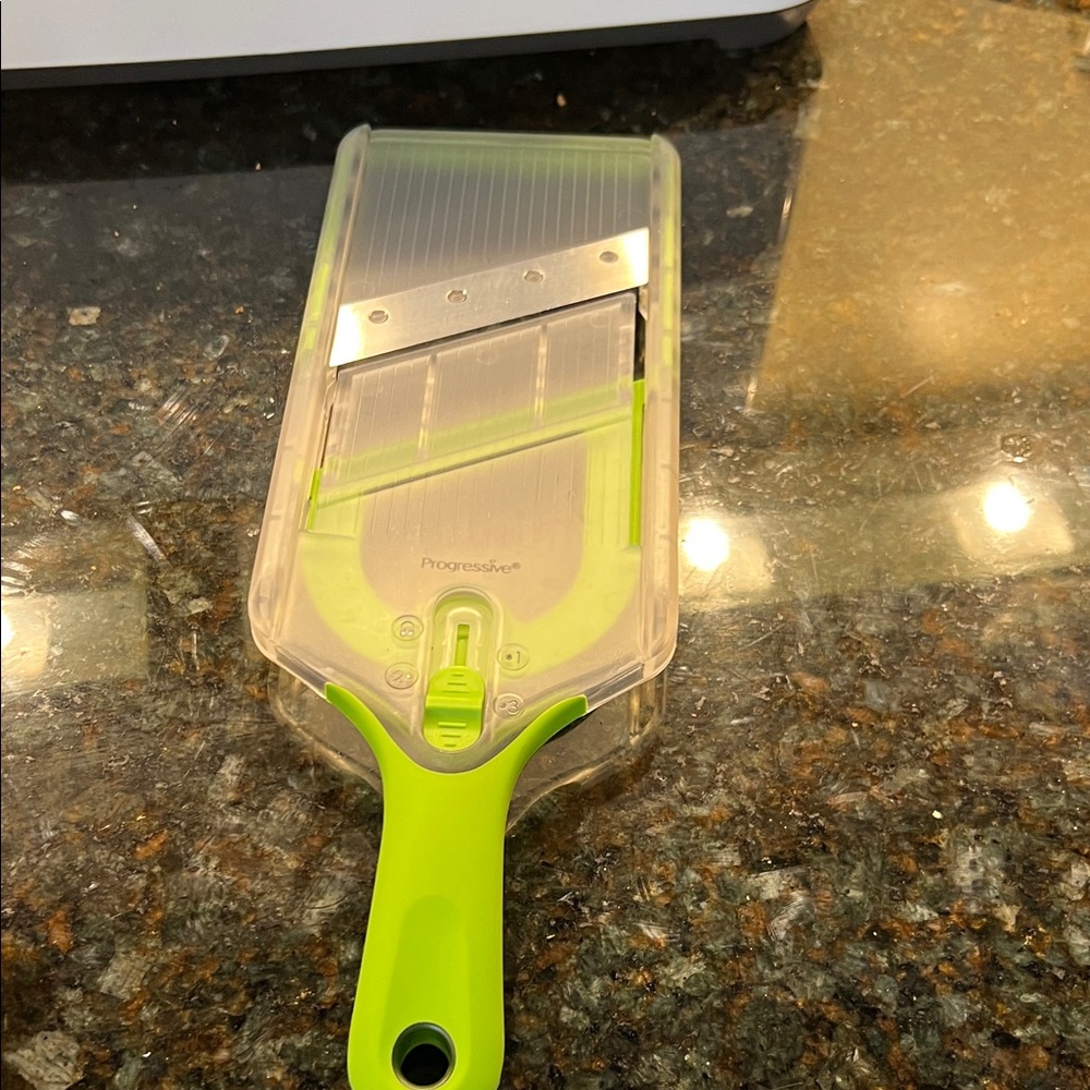 Progressive Green Mandoline Slicer Like New GUC ❤️